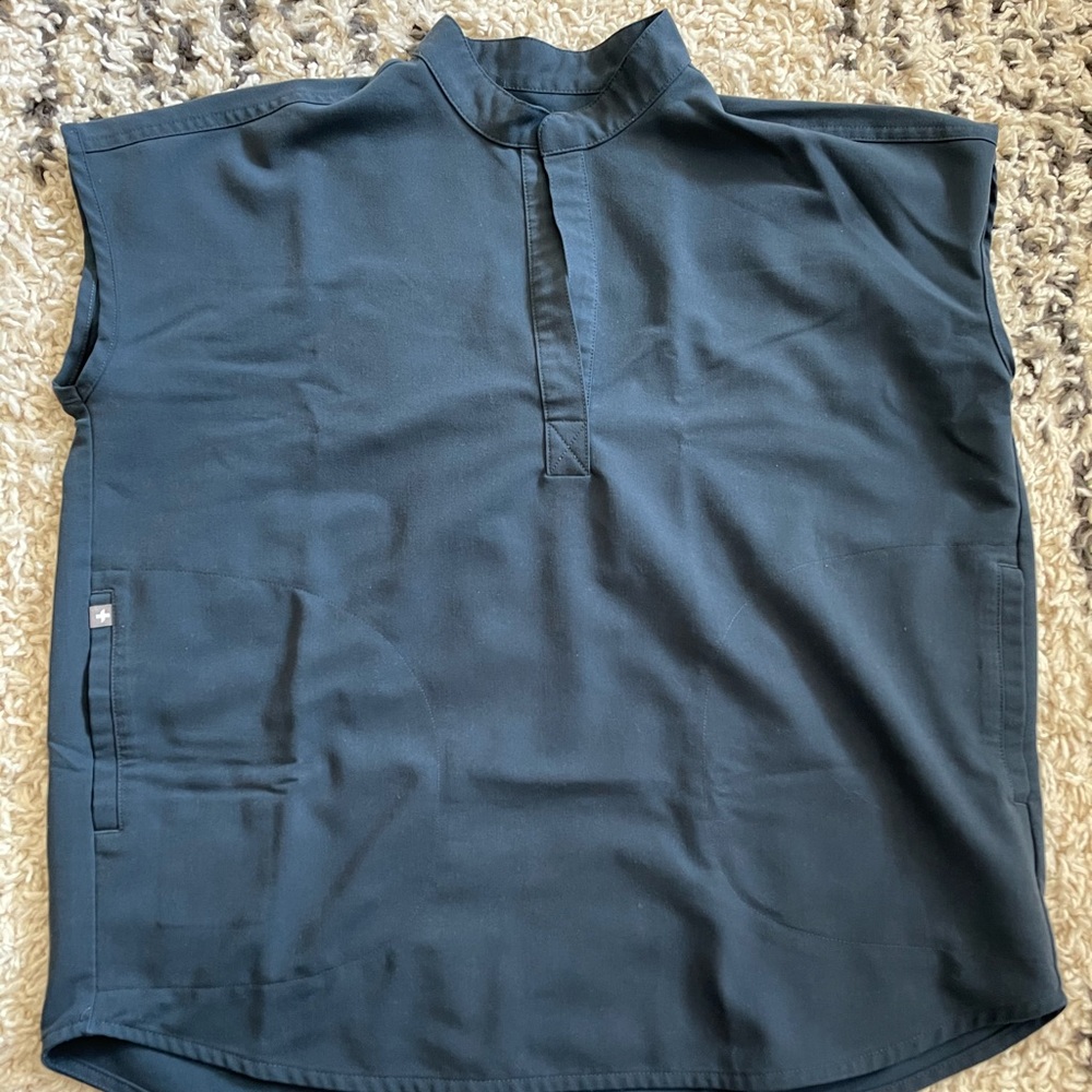 Figs xs rafaela top gently used